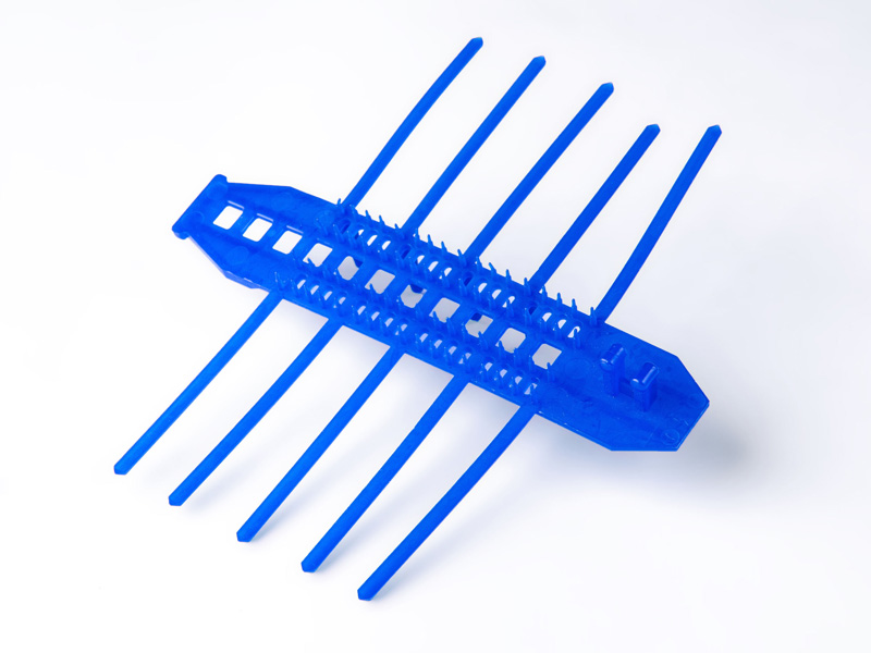 Blaue Terminaltrieb-Schutzmanschette aufgeklappt